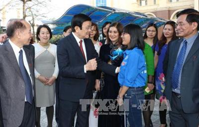 ປະທານປະເທດເຈືອງເຕີນຊາງຢ້ຽມຢາມມະຫາວິທະຍາໄລດຳເນີນທຸລະກິດແລະເຕັກໂນໂລຊີຮ່າໂນ້ຍ